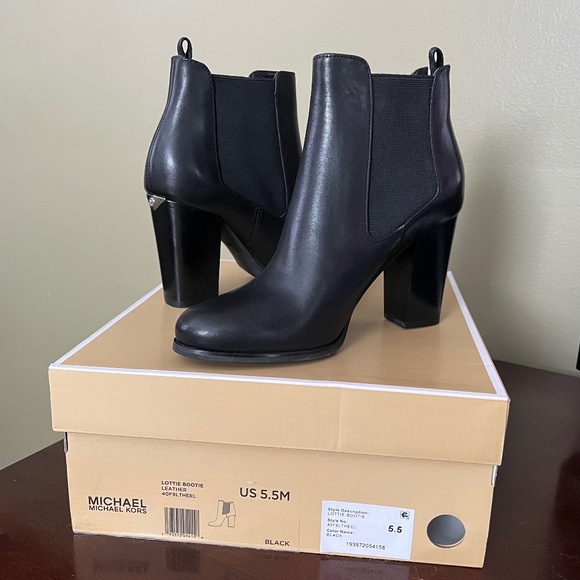 NEW Michael Kors Lottie Bootie Size 5.5 - Picture 1 of 4